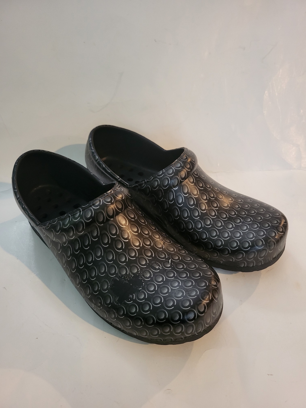 Anywear Women’s Slip-On Nursing Clogs SR Angel Prisma Chrome Size 9